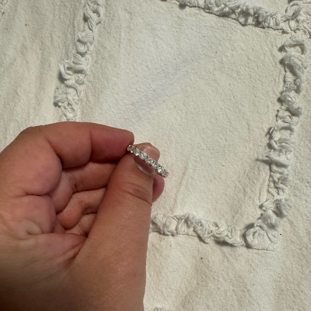 1CT DIAMOND WEDDING BAND IN 18k white gold